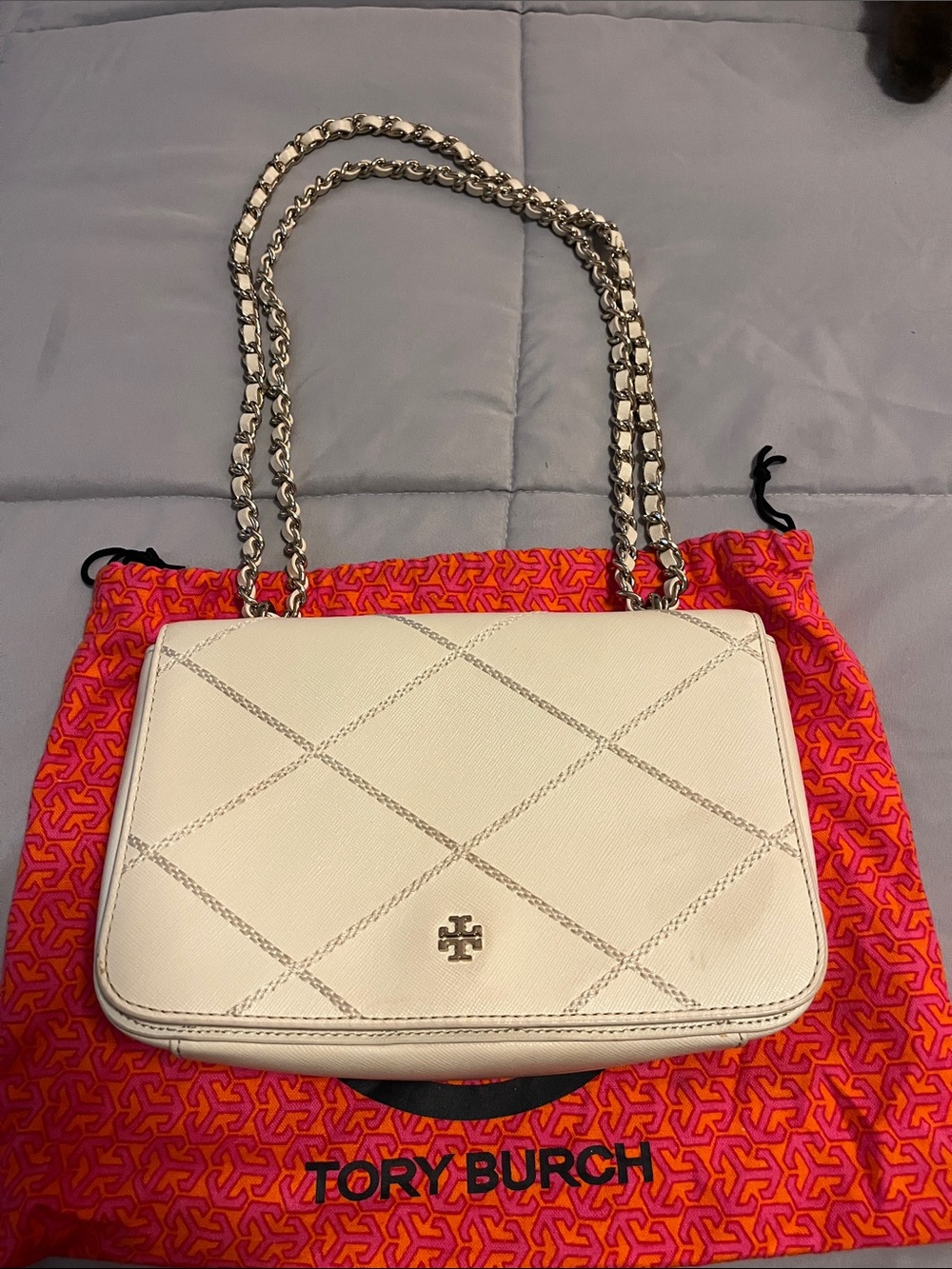 Tory Burch Cream Quilted Leather Shoulder Bag with Gold Chain Strap
